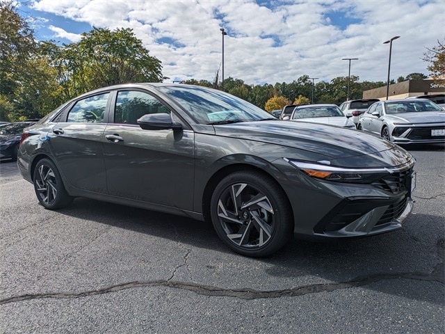 2025 Hyundai Elantra Limited's photo