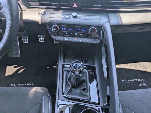 2025 Hyundai Elantra N - Photo 18