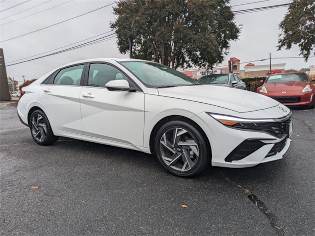 Certified 2025 Hyundai Elantra SEL Convenience Sedan