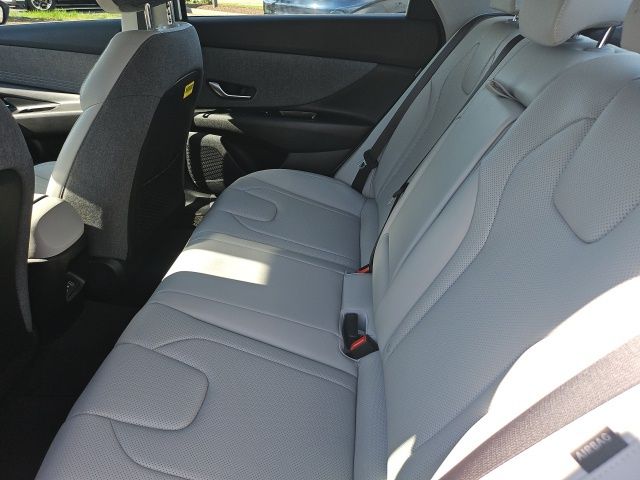 2025 Hyundai Elantra Limited - Photo 12