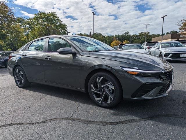 2025 Hyundai Elantra Limited's photo