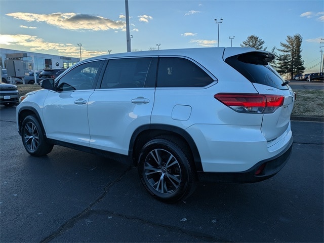 2019 Toyota Highlander LE - Photo 6