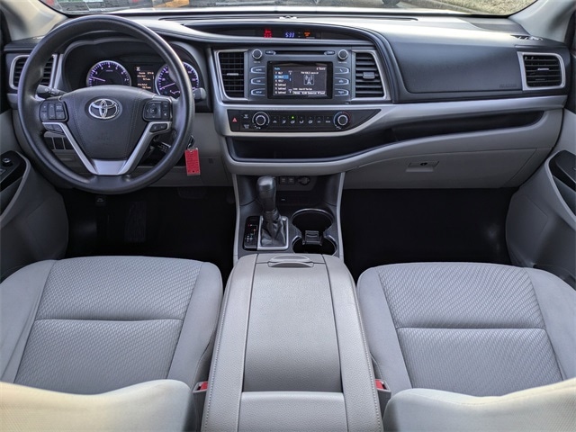2019 Toyota Highlander LE - Photo 15