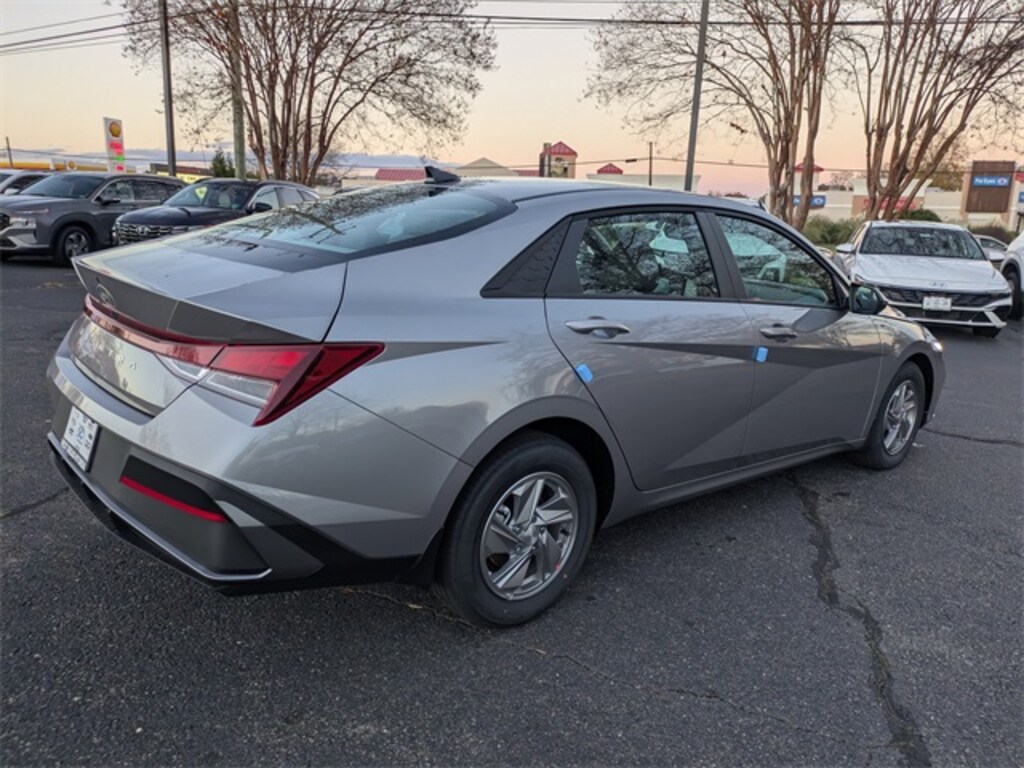 New 2026 Hyundai Elantra SE Sedan