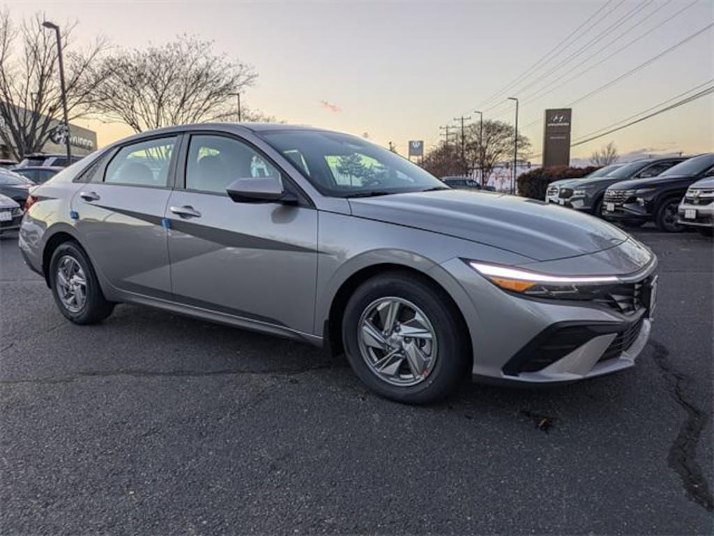 New 2026 Hyundai Elantra SE Sedan