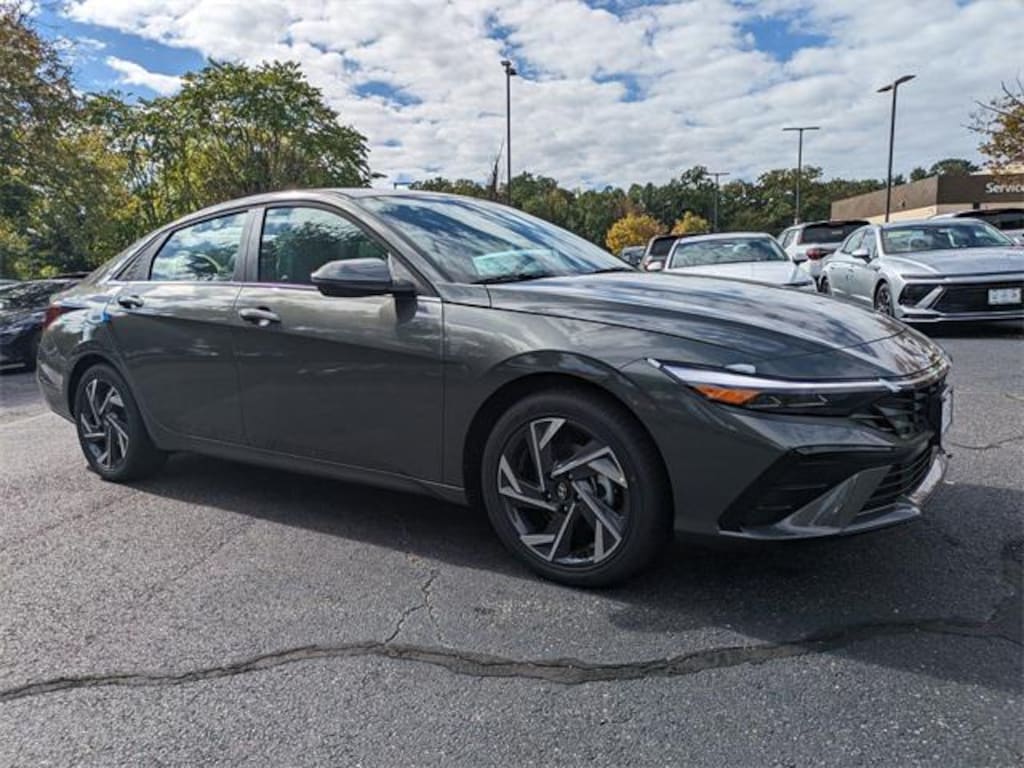 New 2025 Hyundai Elantra Hybrid Limited Sedan