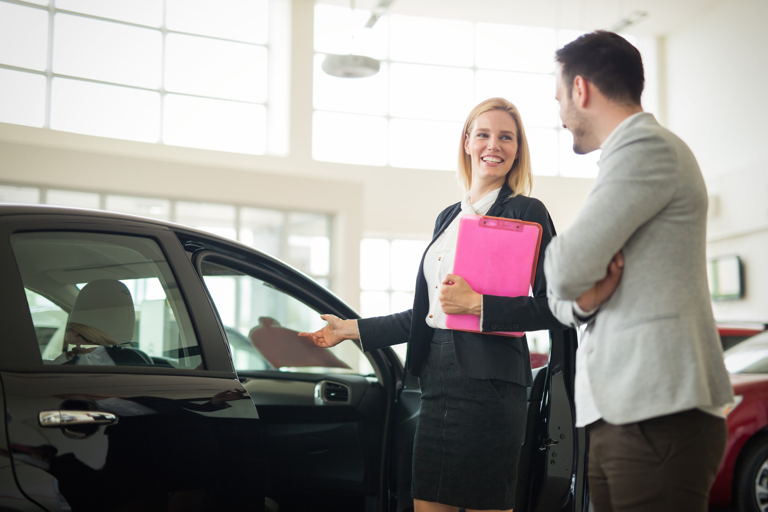 West Broad Kia is a Kia Dealership in Richmond near Glen Allen, VA | Finance advisors talking in dealership