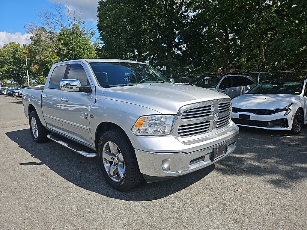 2015 Ram 1500 SLT photo 2