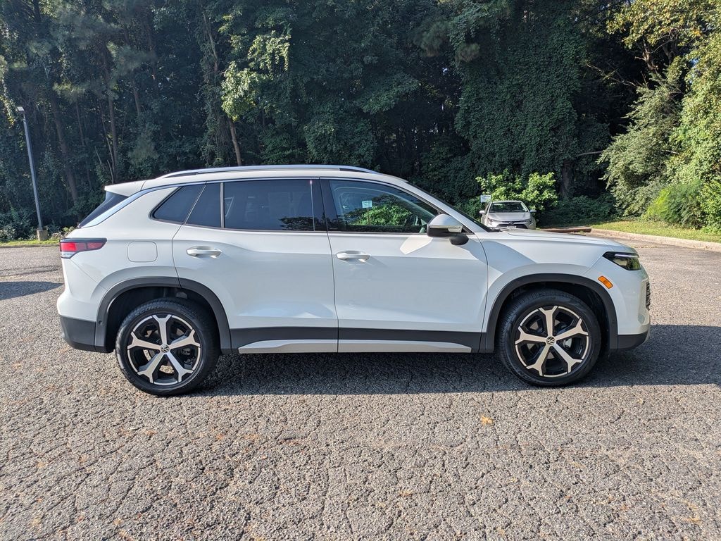Certified 2025 Volkswagen Tiguan 2.0T SE SUV