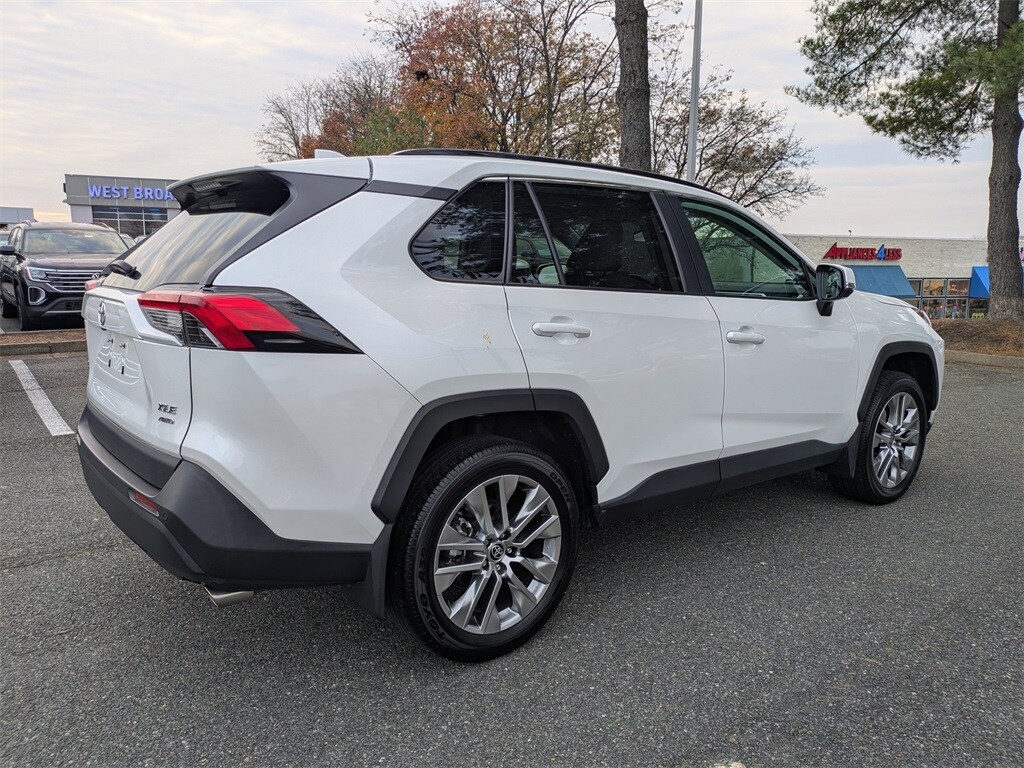 2023 Toyota RAV4 XLE Premium photo 2