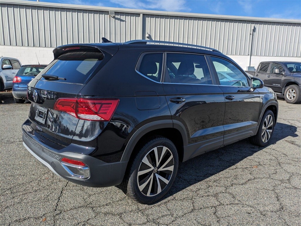 2024 Volkswagen Taos SE photo 4