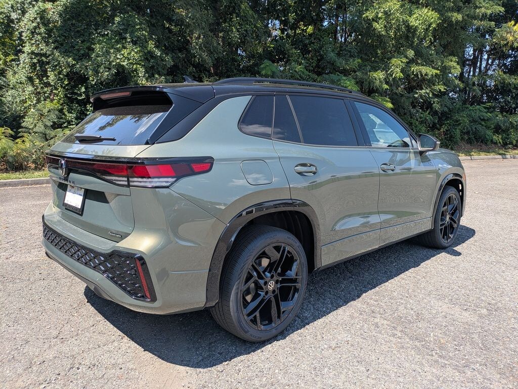 New 2026 Volkswagen Tiguan SE R-Line Black SUV