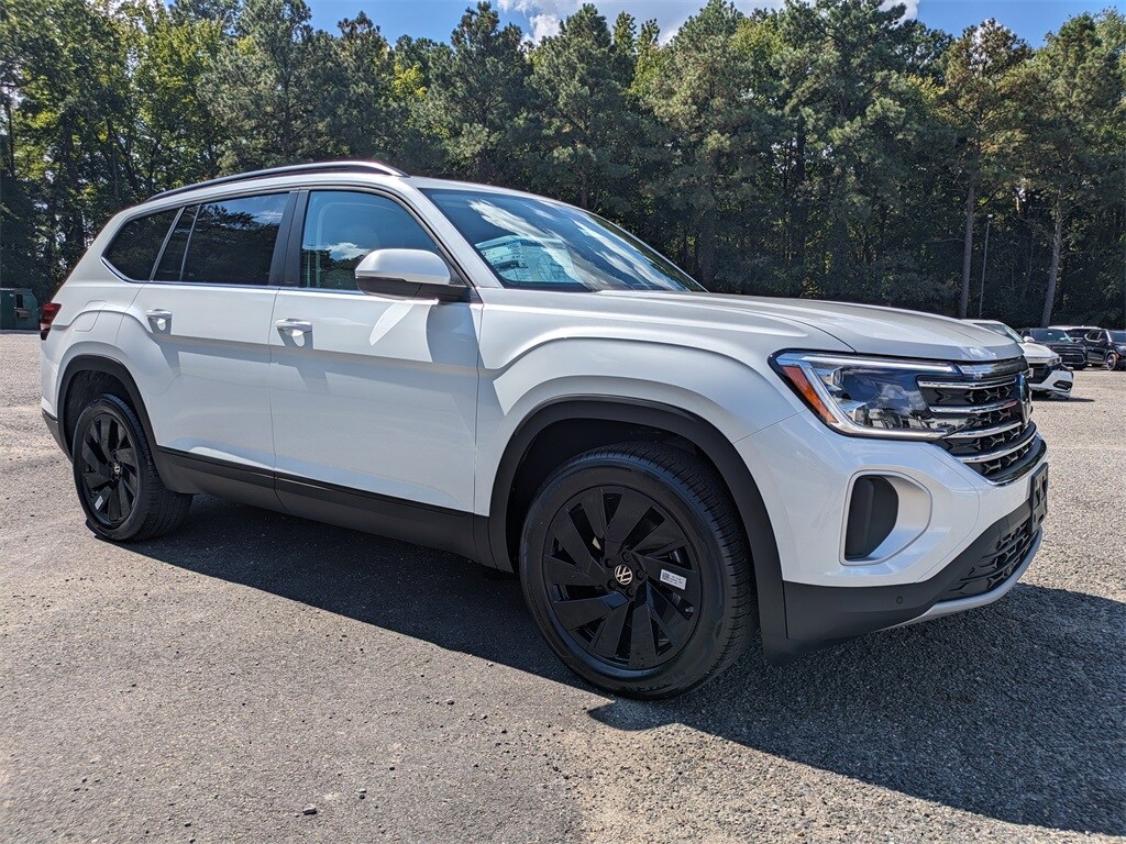 2026 Volkswagen Atlas SE Technology photo 2