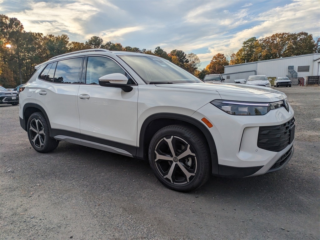 New 2025 Volkswagen Tiguan 2.0T SE SUV