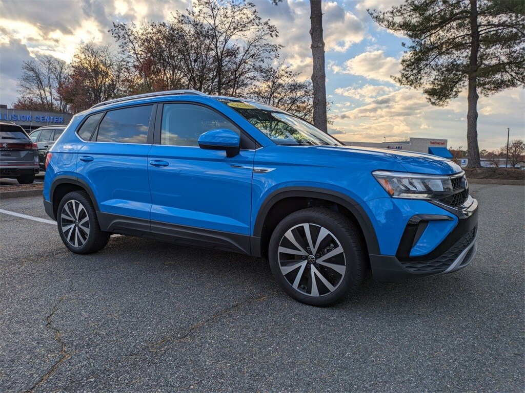 2023 Volkswagen Taos SE photo 2