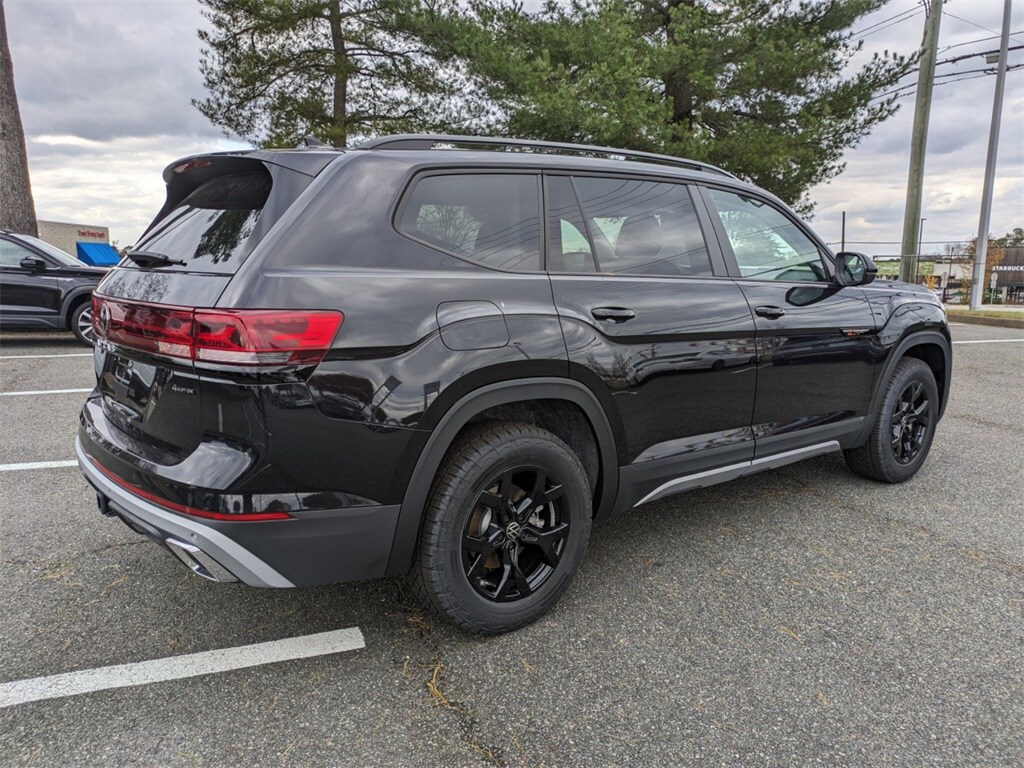 2024 Volkswagen Atlas Peak Edition SEL photo 4