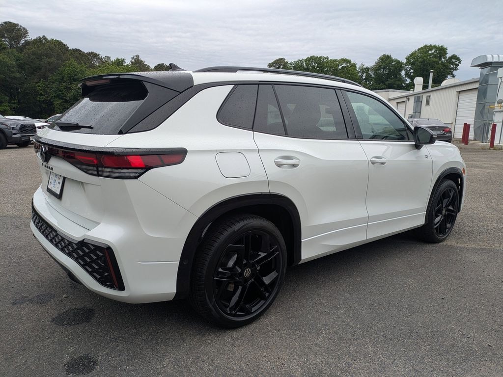 New 2026 Volkswagen Tiguan 2.0T SE R-Line Black SUV