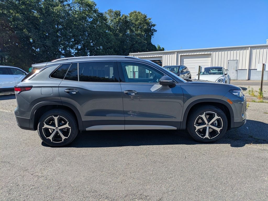 New 2026 Volkswagen Tiguan 2.0T SE SUV