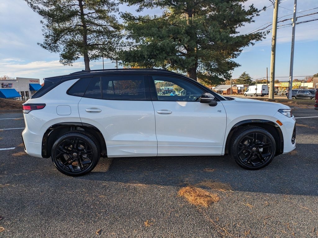 New 2026 Volkswagen Tiguan 2.0T SE R-Line Black SUV