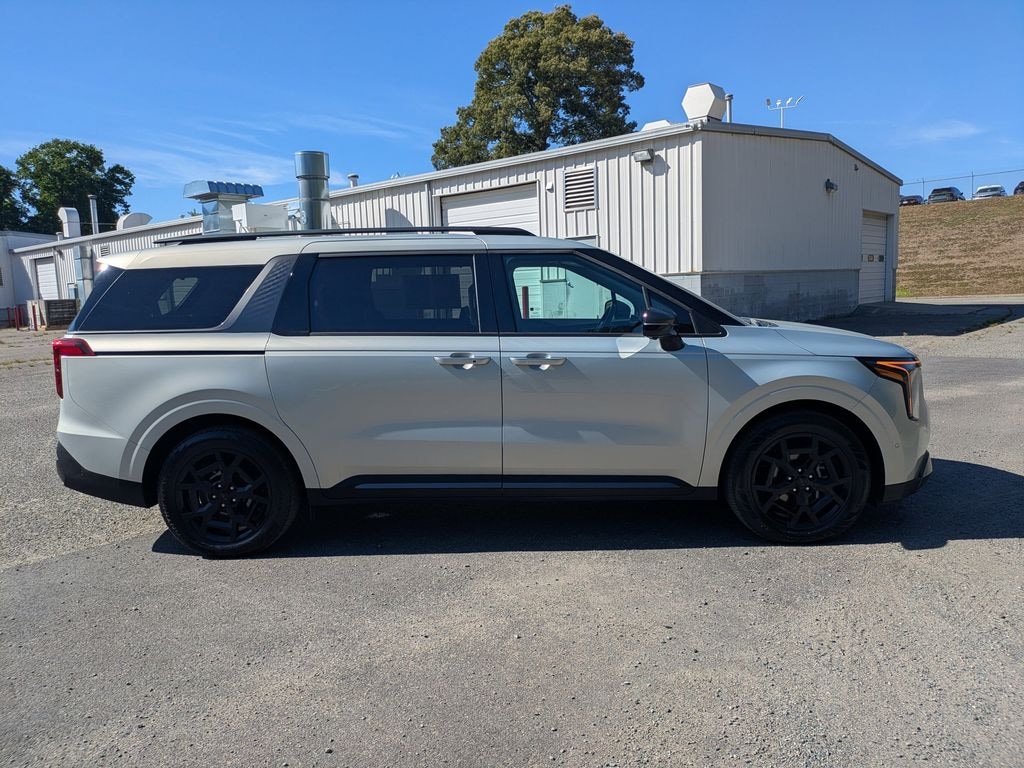 Used 2025 Kia Carnival Hybrid SX Minivan/Van