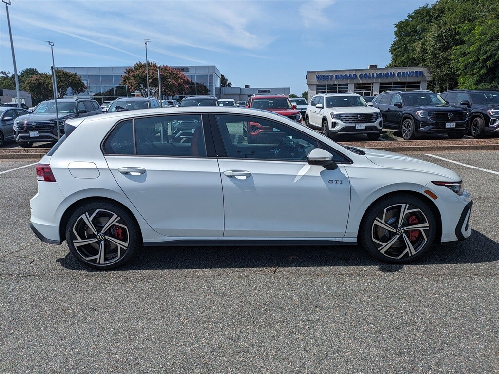 2025 Volkswagen Golf GTI SE photo 3