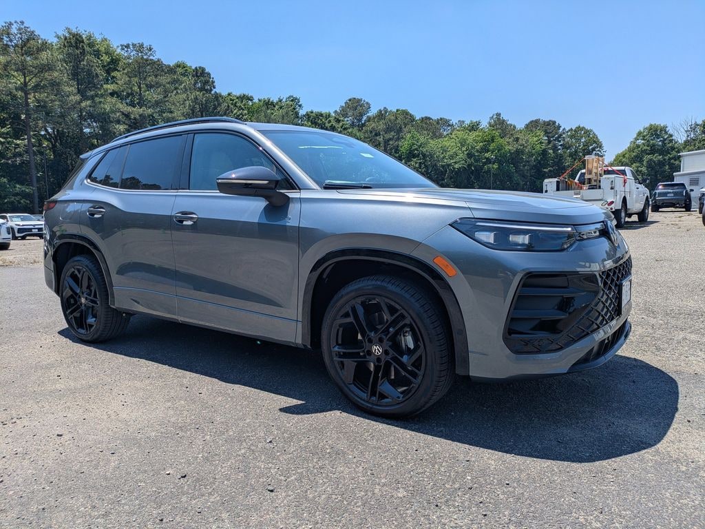 New 2026 Volkswagen Tiguan 2.0T SE R-Line Black SUV