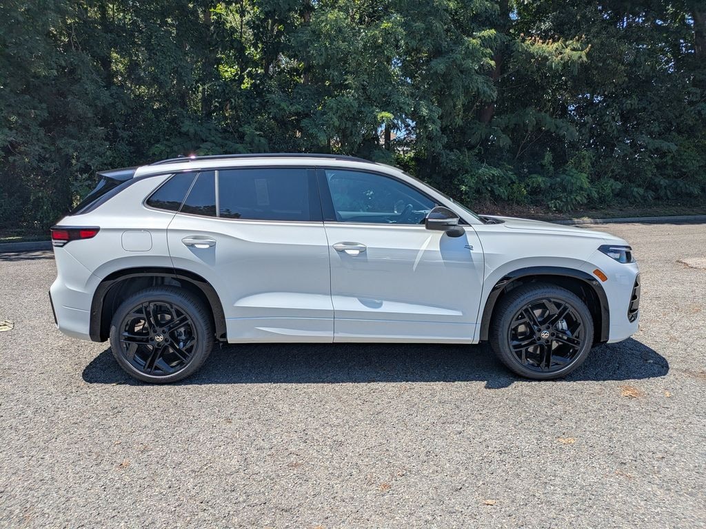 New 2026 Volkswagen Tiguan SE R-Line Black SUV