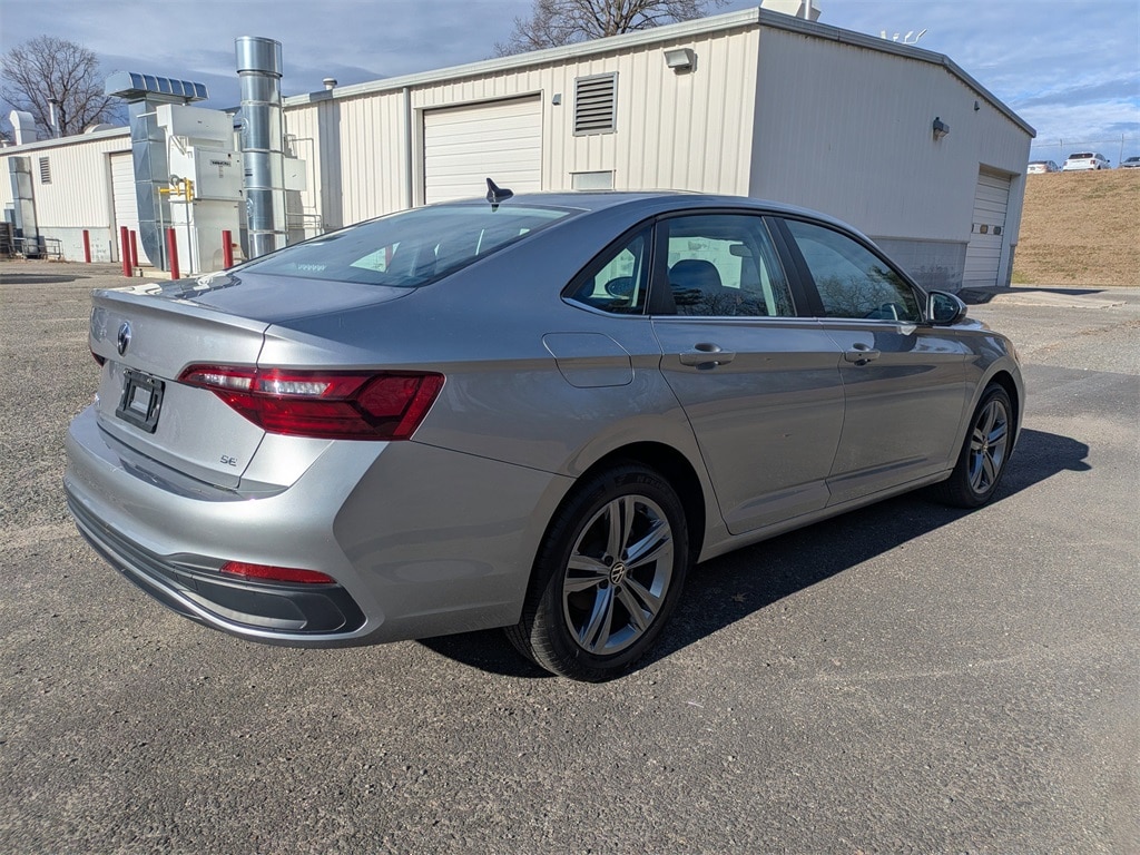 Certified 2024 Volkswagen Jetta 1.5T SE Sedan