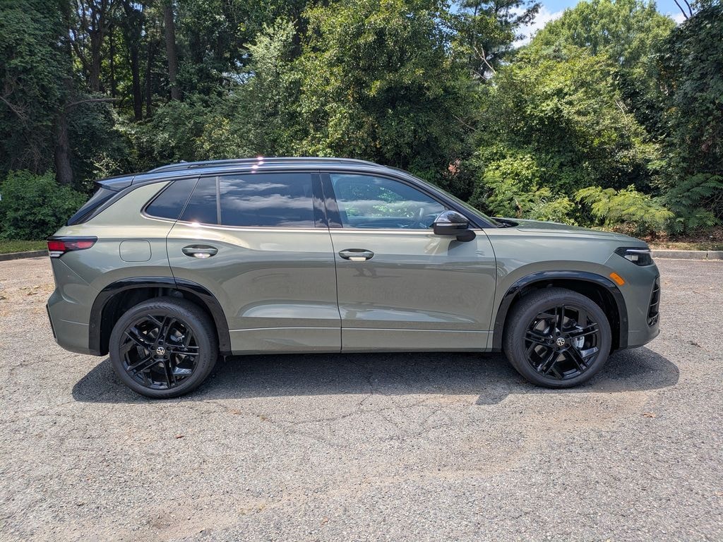 New 2026 Volkswagen Tiguan 2.0T SE R-Line Black SUV