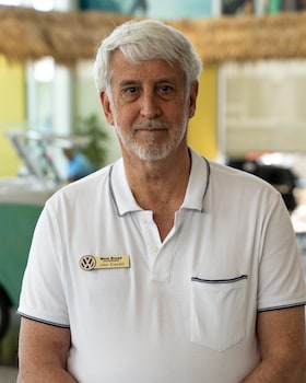 Staff member JOHN EVERETT from 4f480eeadee1