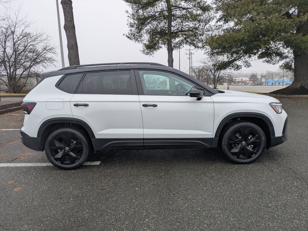 New 2026 Volkswagen Taos 1.5T SE Black SUV