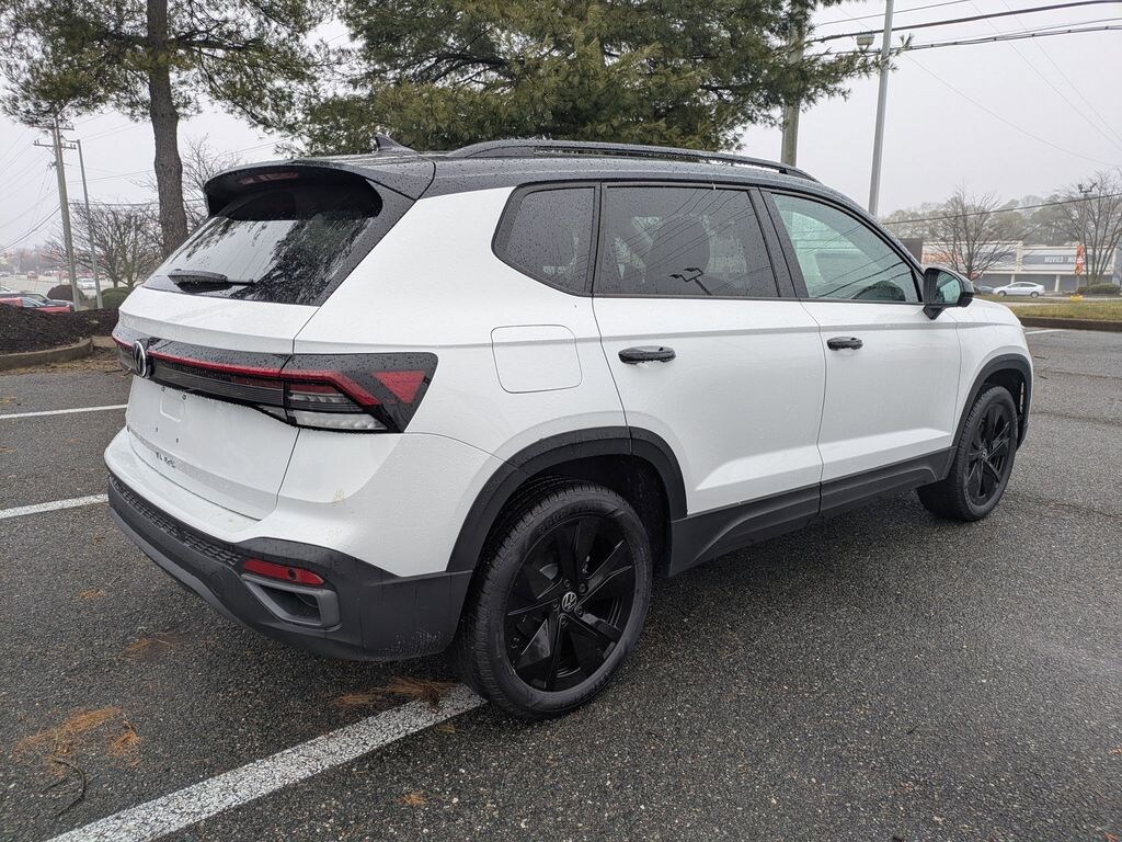 New 2026 Volkswagen Taos 1.5T SE Black SUV