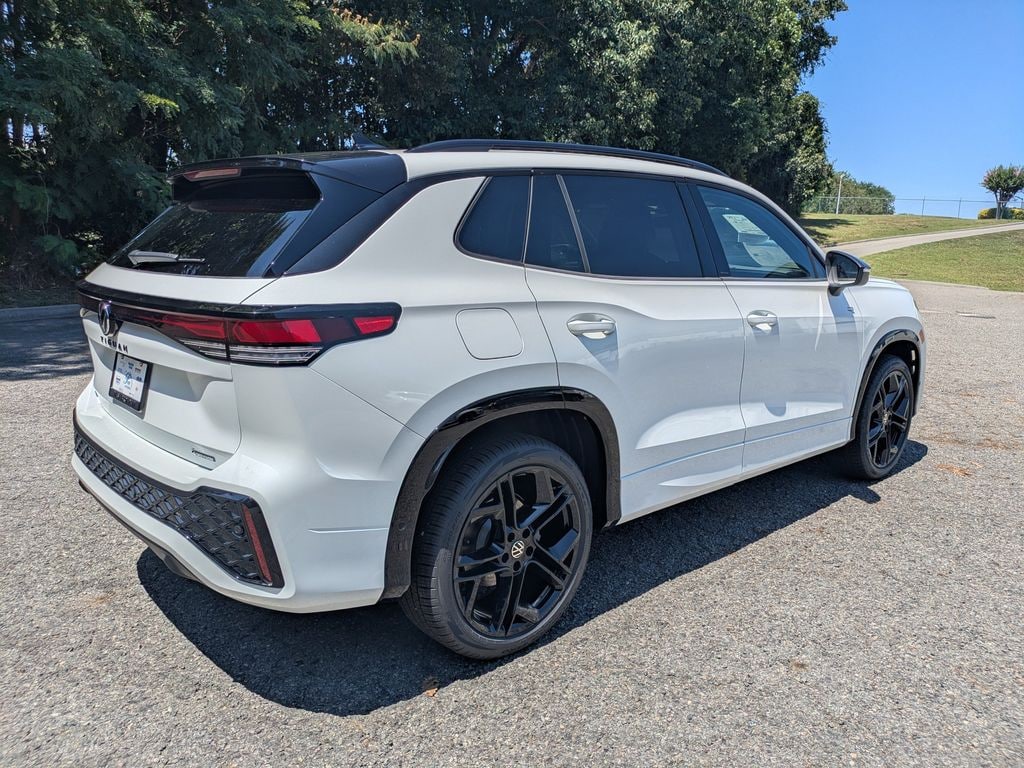 New 2026 Volkswagen Tiguan SE R-Line Black SUV