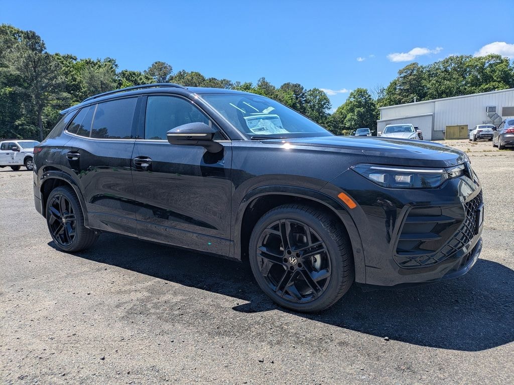New 2026 Volkswagen Tiguan 2.0T SE R-Line Black SUV