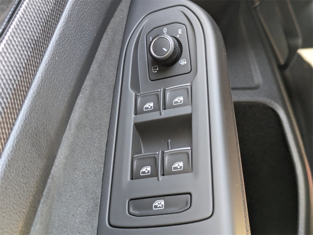 2025 Volkswagen Golf GTI SE - Photo 24