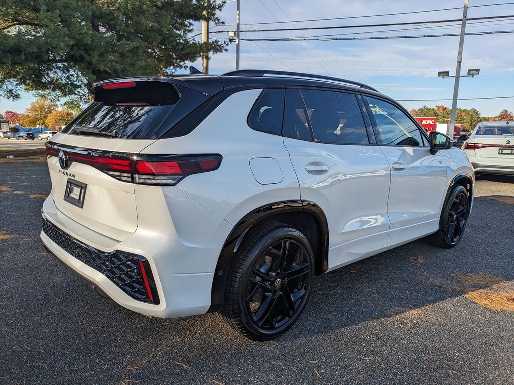 New 2026 Volkswagen Tiguan 2.0T SE R-Line Black SUV