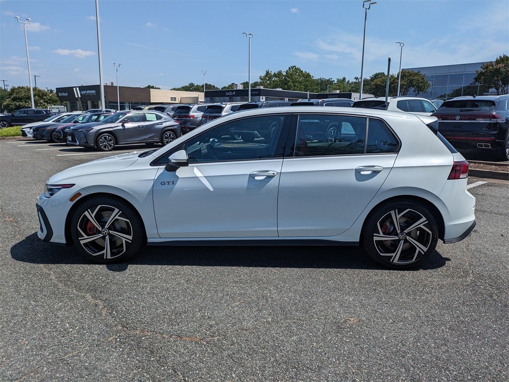 2025 Volkswagen Golf GTI SE - Photo 7