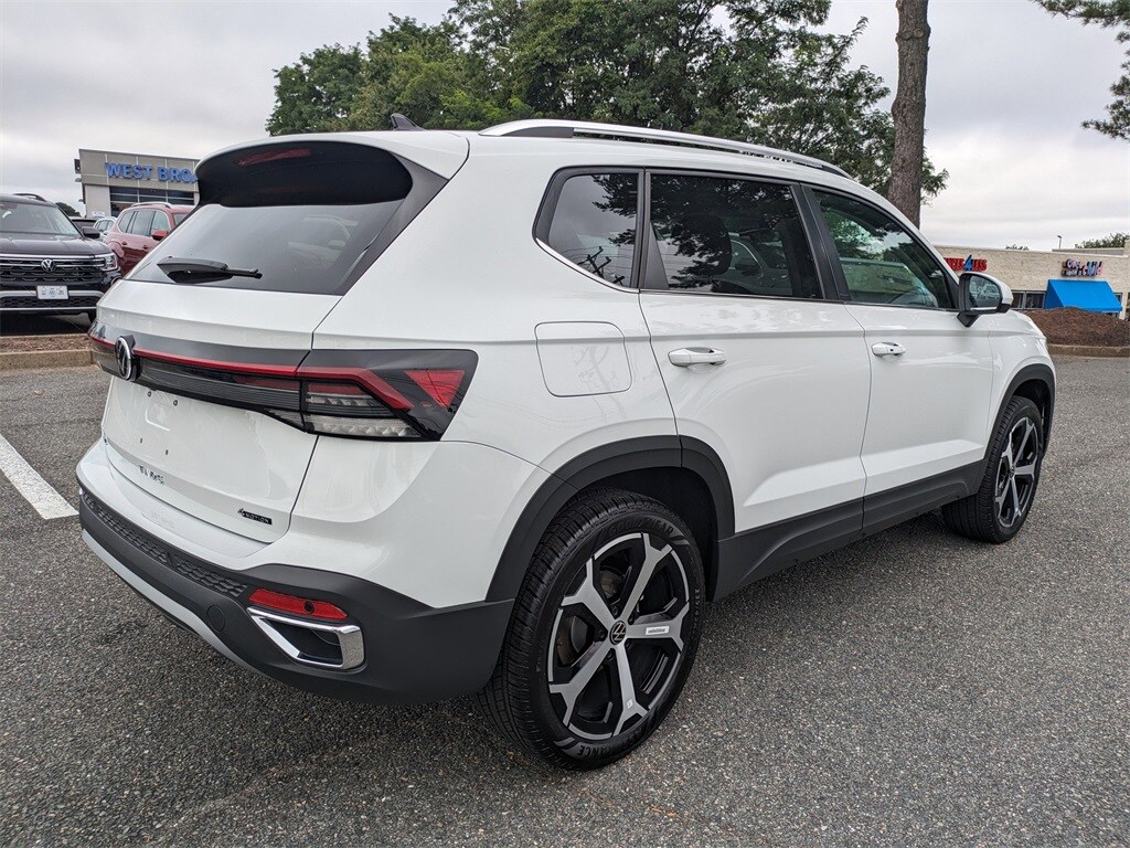 2025 Volkswagen Taos SEL photo 2
