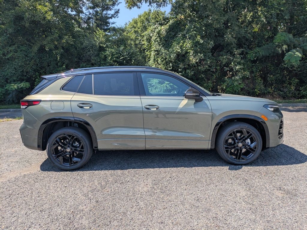 New 2026 Volkswagen Tiguan SE R-Line Black SUV