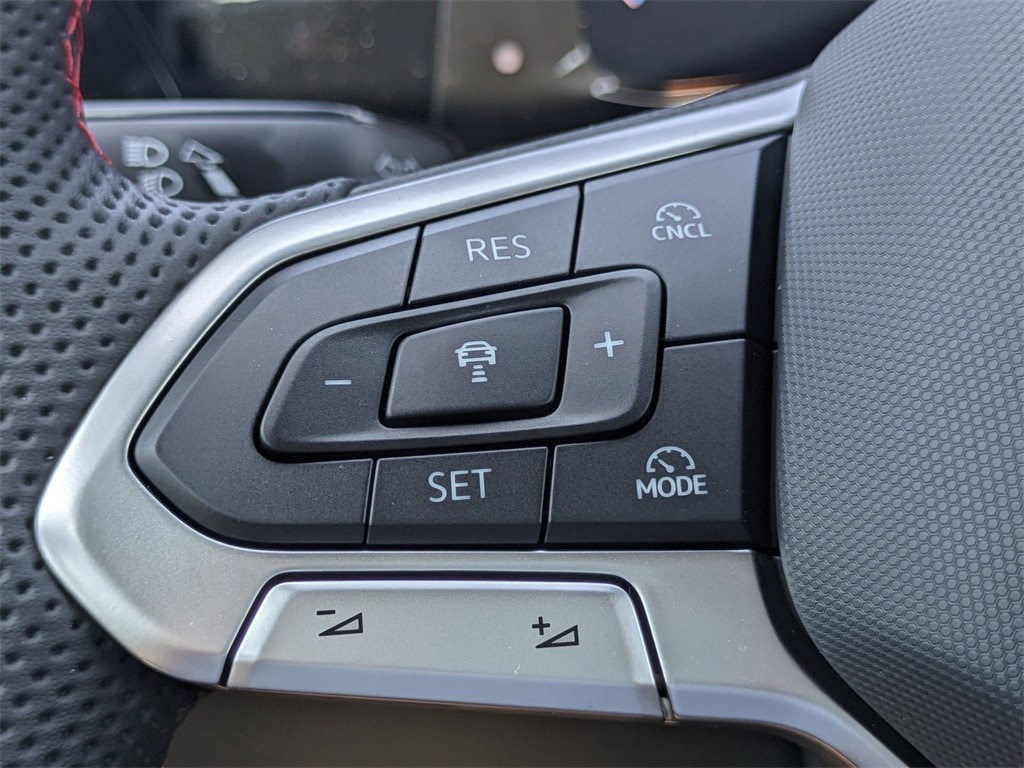 2025 Volkswagen Golf GTI SE - Photo 25