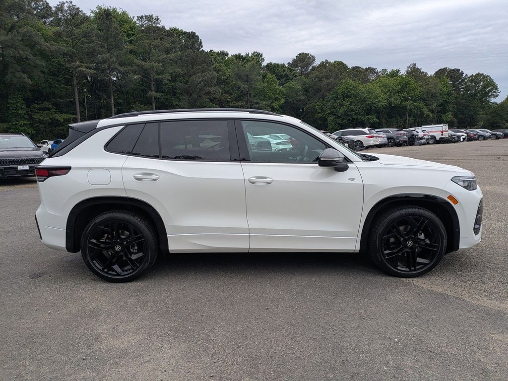 New 2026 Volkswagen Tiguan 2.0T SE R-Line Black SUV