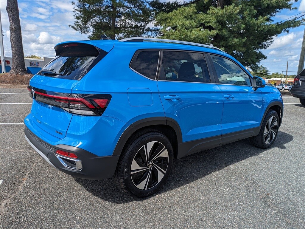 2025 Volkswagen Taos SE photo 3