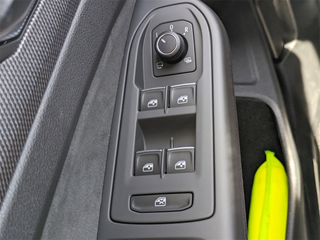 2025 Volkswagen Golf GTI SE - Photo 24