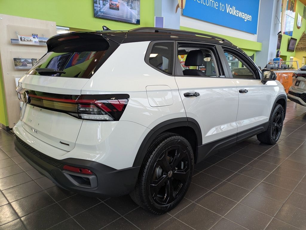 New 2026 Volkswagen Taos 1.5T SE Black SUV