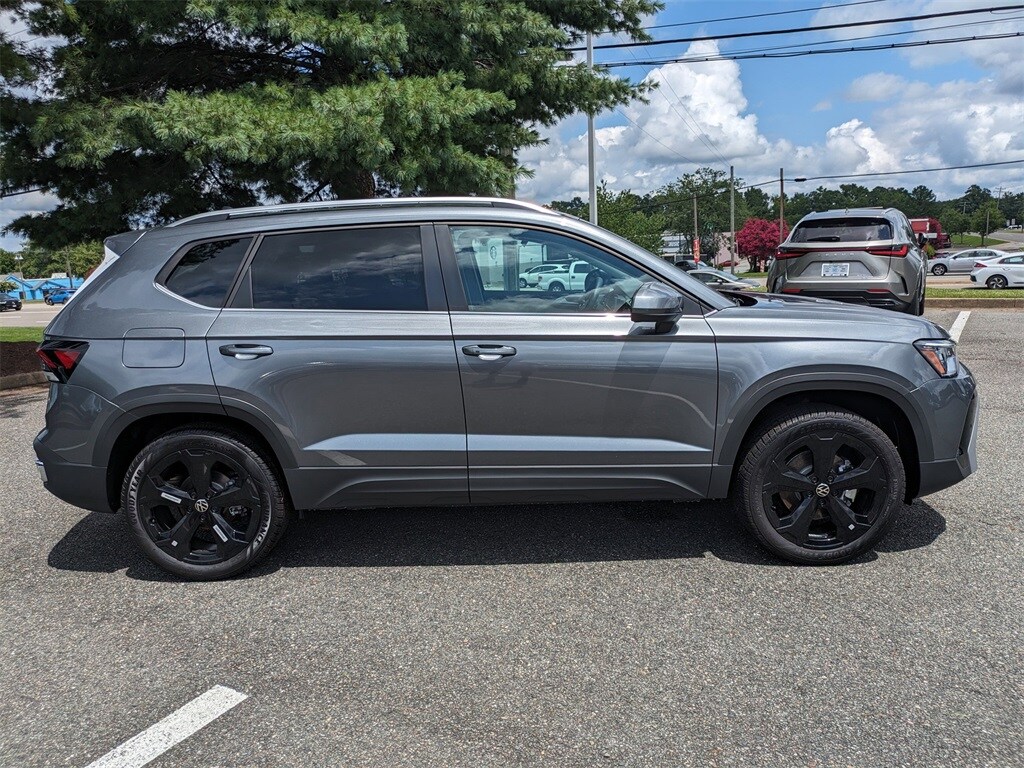 2025 Volkswagen Taos SEL photo 2