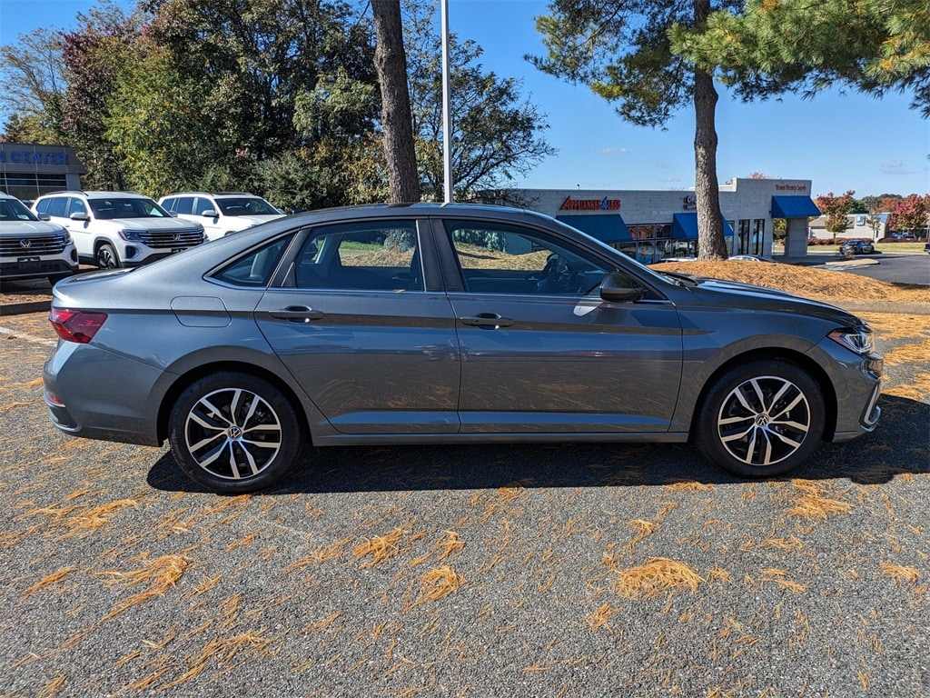 New 2026 Volkswagen Jetta 1.5T SE Sedan