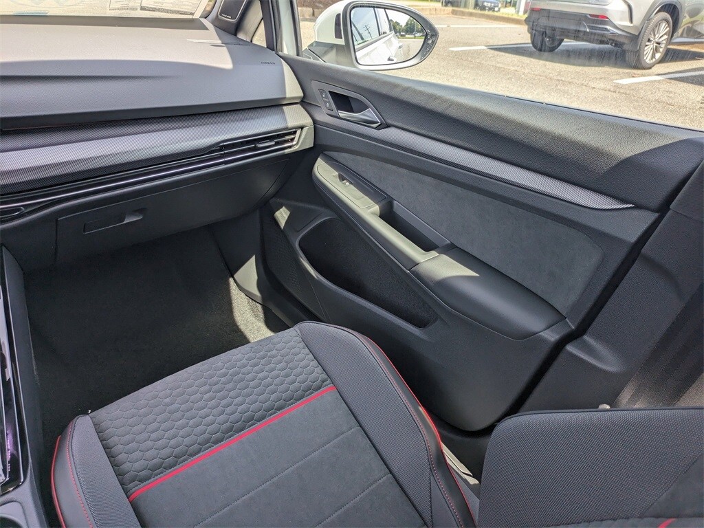 2025 Volkswagen Golf GTI SE - Photo 16