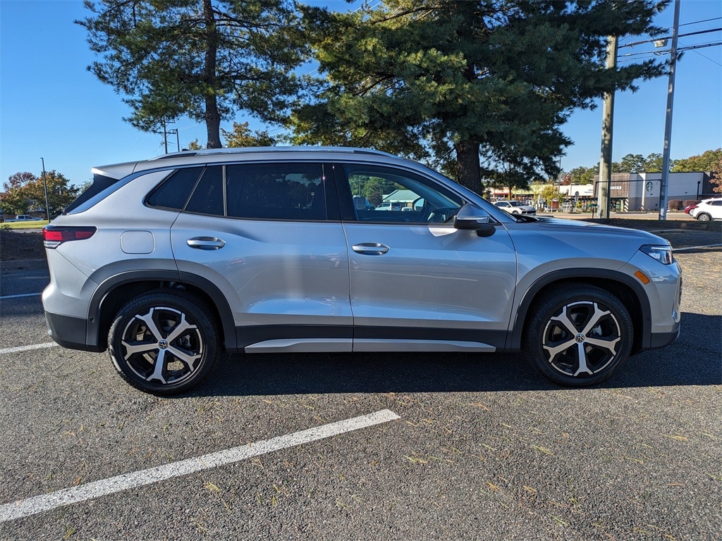 New 2025 Volkswagen Tiguan 2.0T SE SUV