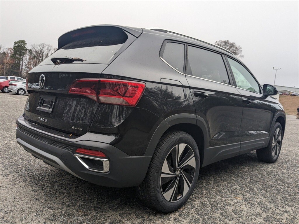 2024 Volkswagen Taos SE photo 4