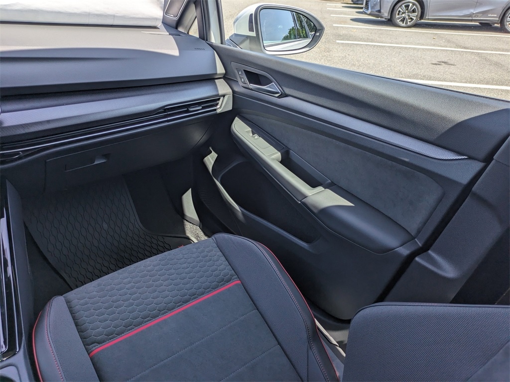 2025 Volkswagen Golf GTI SE - Photo 16